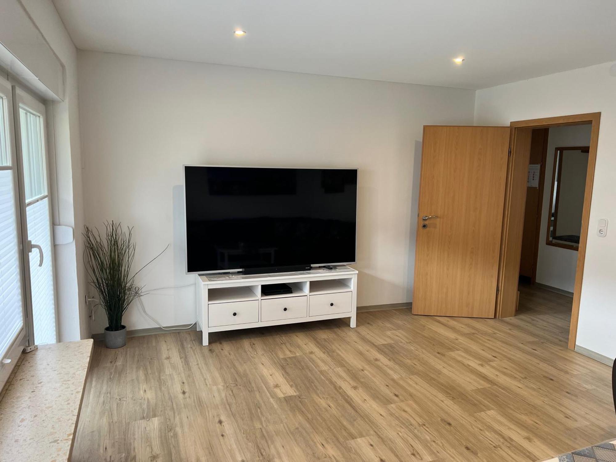 Ferienwohnung Wippsteert - 5 Sterne - Mit Balkon Und Pkw Stellplatz Emden Ngoại thất bức ảnh